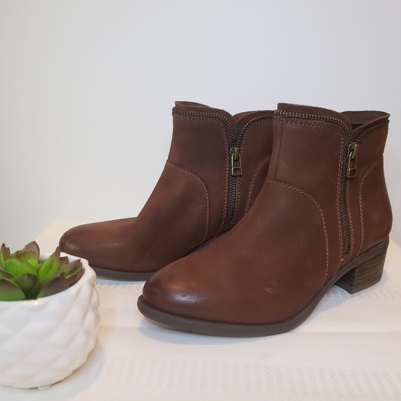 CLOSING SALE Blondo Waterproof Brown Ankle Boots - Picture 1 of 8